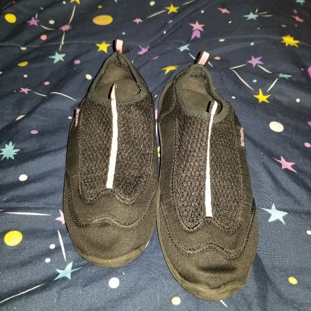 Super cute ladies Northside shoes